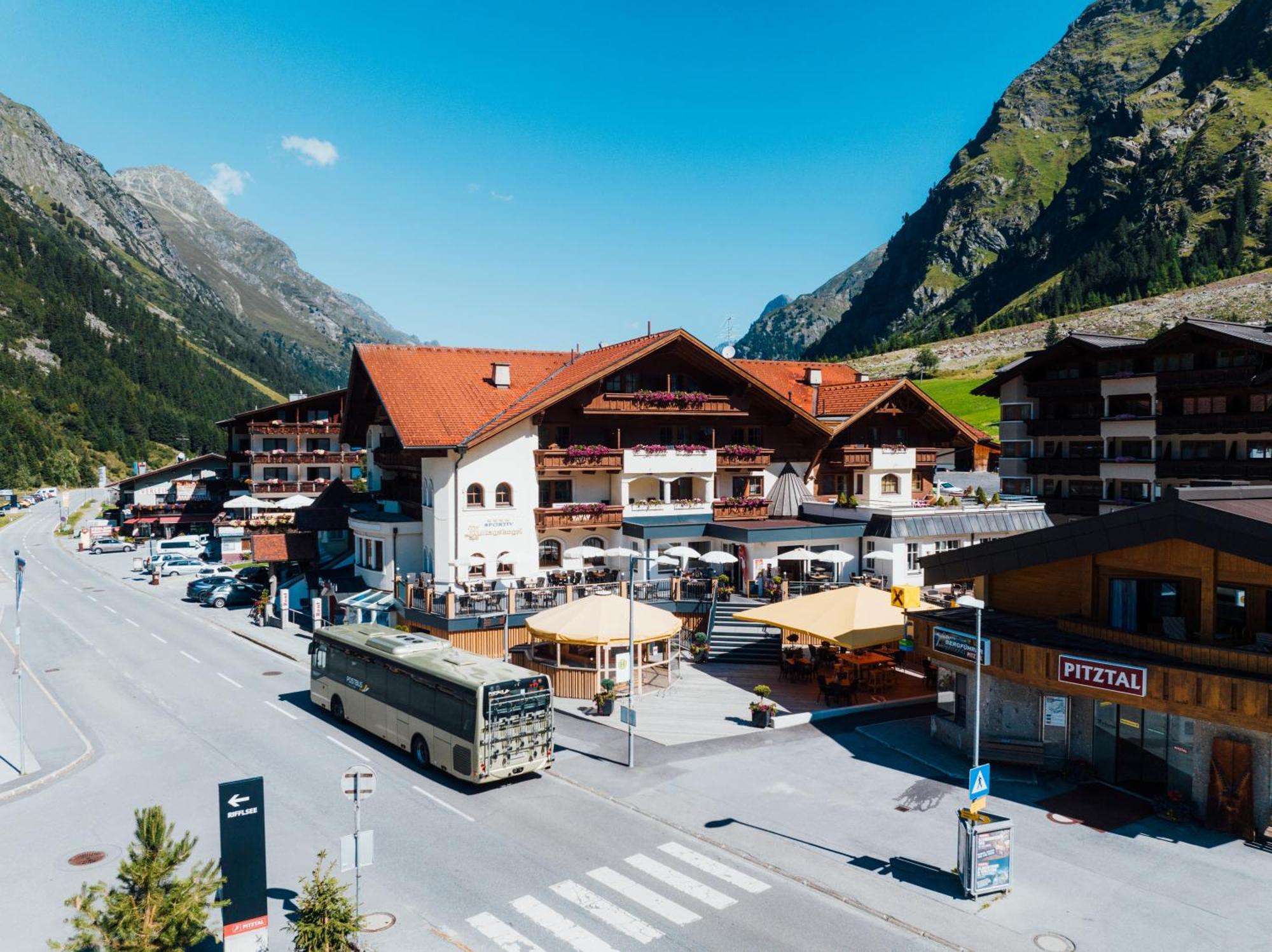 Hotel Mittagskogel Pitztal Sankt Leonhard im Pitztal Exterior foto