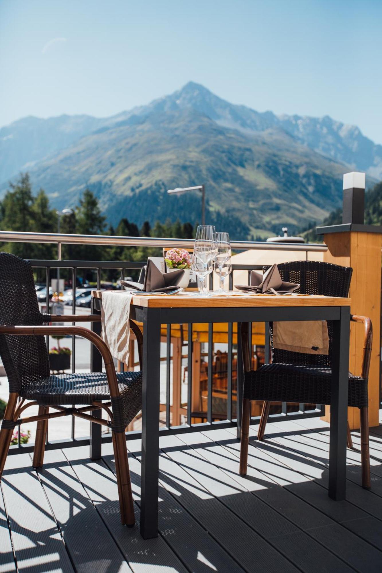 Hotel Mittagskogel Pitztal Sankt Leonhard im Pitztal Exterior foto